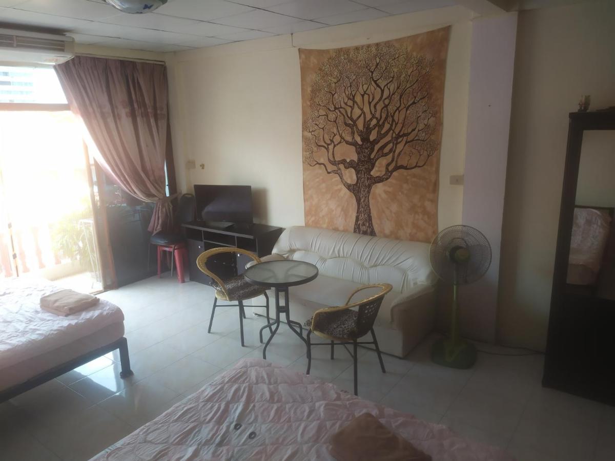 Artem'S Guesthouse Jomtien Beach Exterior photo