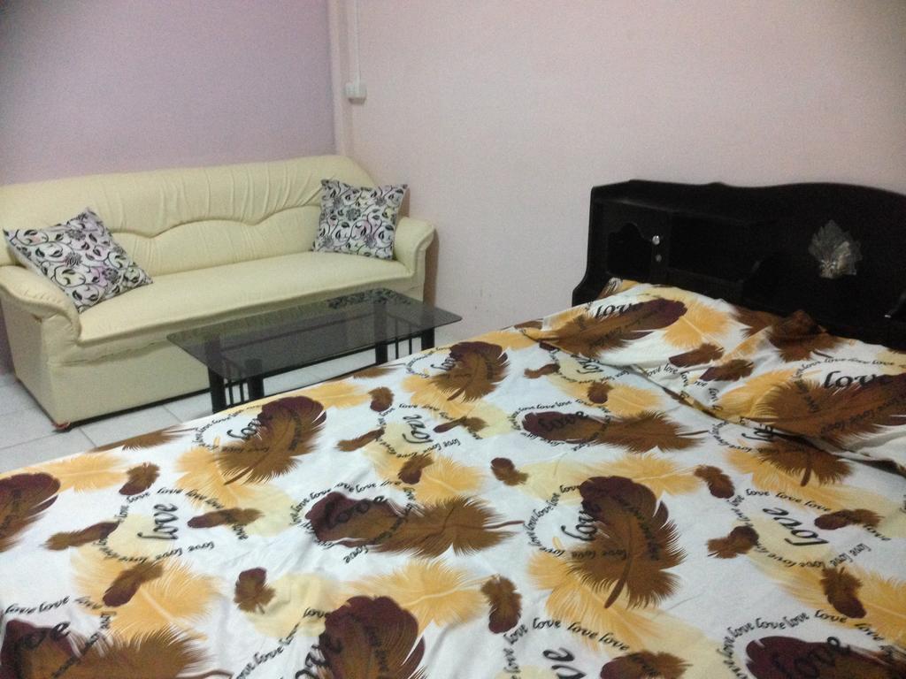 Artem'S Guesthouse Jomtien Beach Room photo