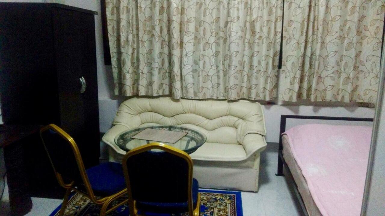 Artem'S Guesthouse Jomtien Beach Exterior photo