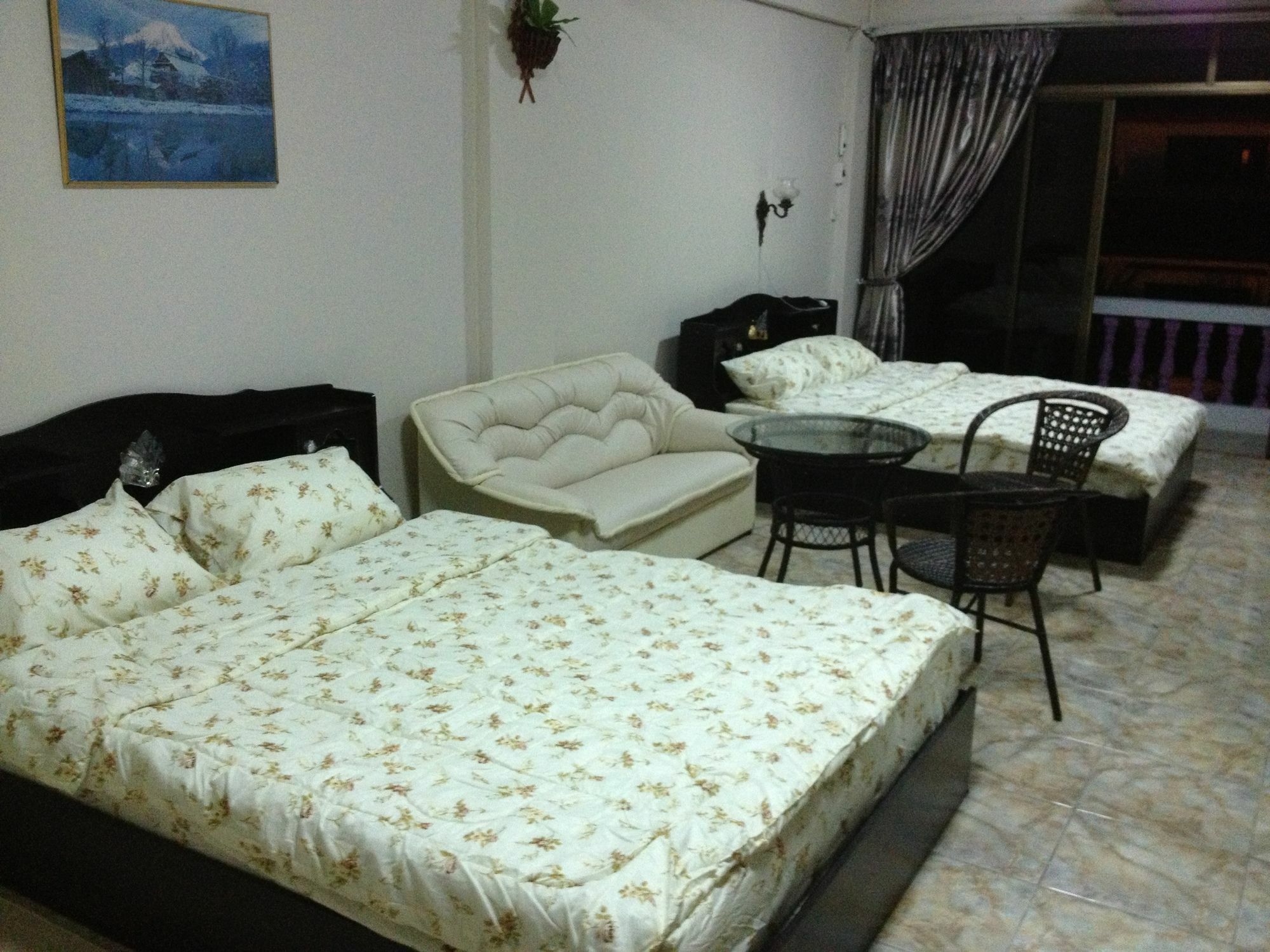 Artem'S Guesthouse Jomtien Beach Exterior photo